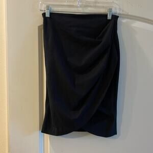 Skirt Jiki Monte Carlo made in France. Back zip size 40 . Cross cross front